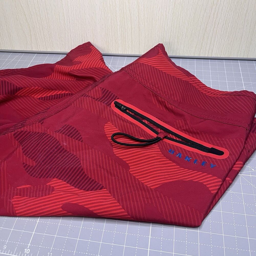 Oakley Red Camo Camouflage Board Shorts - Size 32 - Surf Beach Y2K Swim